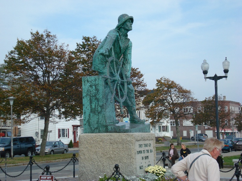 Fishermans Memorial near Gloucester